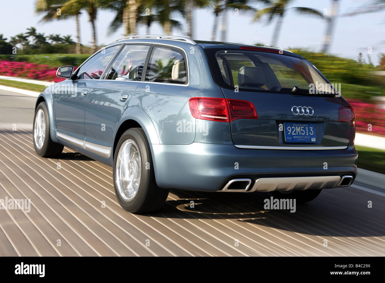 Auto, Audi Allroad Studie ca. Show Detroit im Jahr 2005, obere mittlere, Modell Jahr 2005-Limousine, fahren, Diagonale her Stockfoto