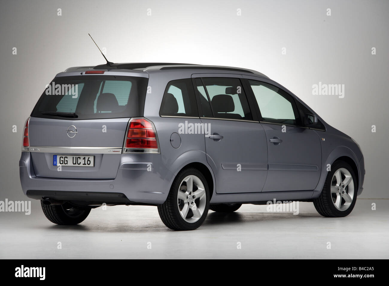 Auto, Opel Zafira, Van, Baujahr 2005-, Silber, stehend