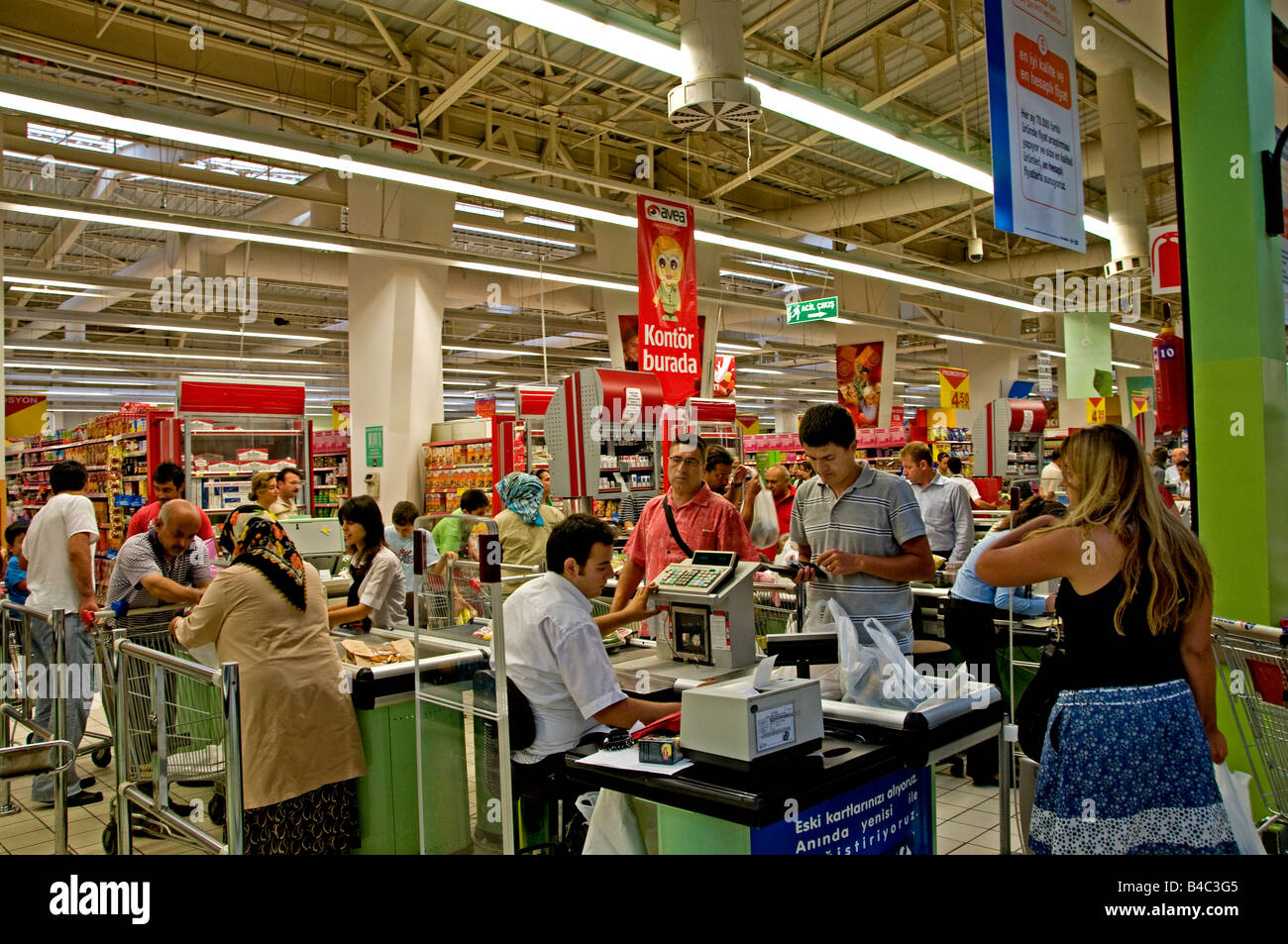 CarrefourSupermarkt Istanbul Türkei Stockfotografie Alamy
