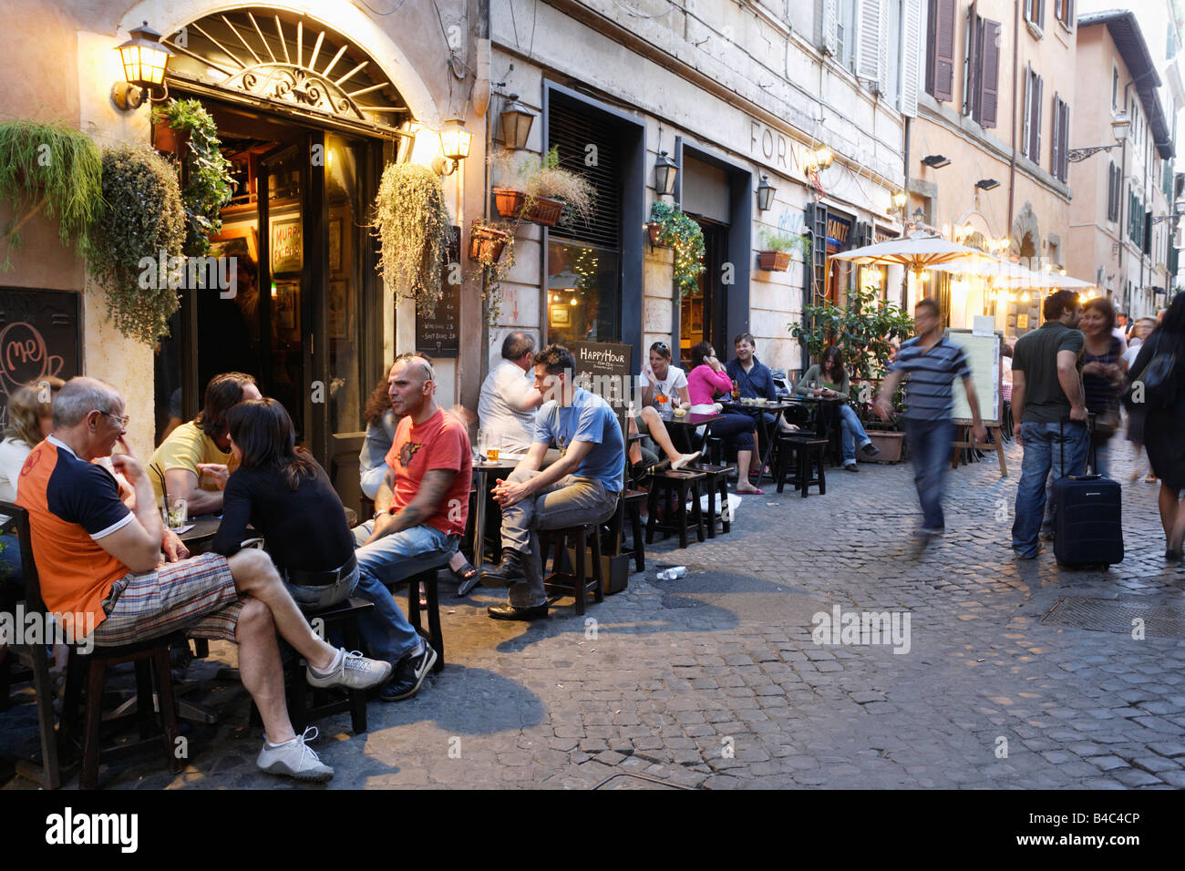 Gäste in einem Straßencafé Trastevere Rom Italien Stockfoto