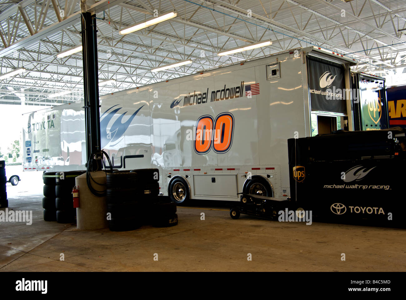 Michael Waltrip Raceworld USA NASCAR racing Team Autoanhänger Schlepper und Werkstatt für Reisen Stockfoto