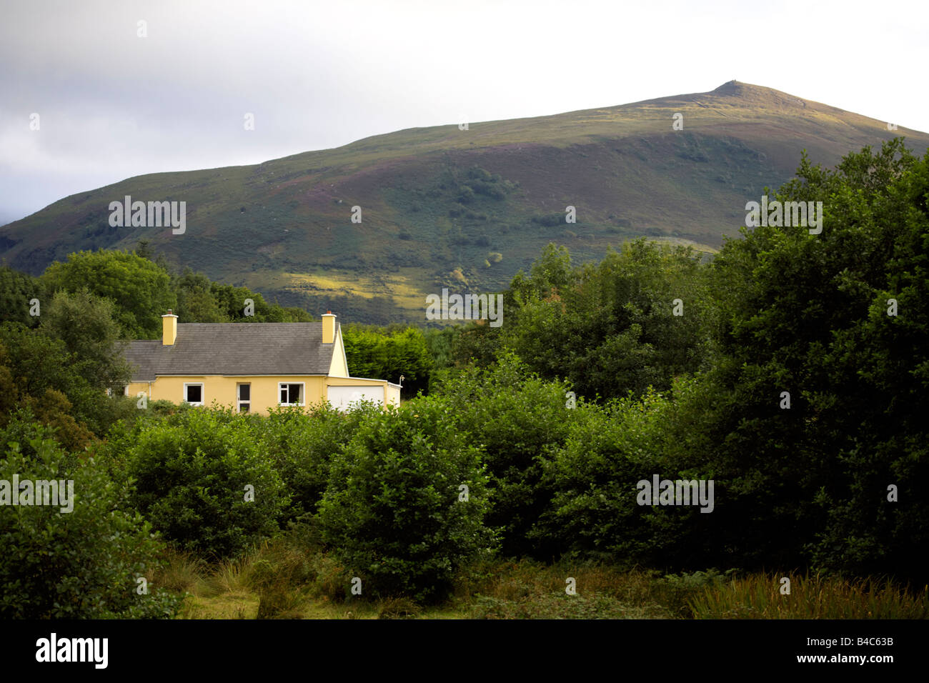 Berghütte in der majestätischen MacGillycudd´ stinkt, Killarney National Park, County Kerry, Munster, Irland Stockfoto