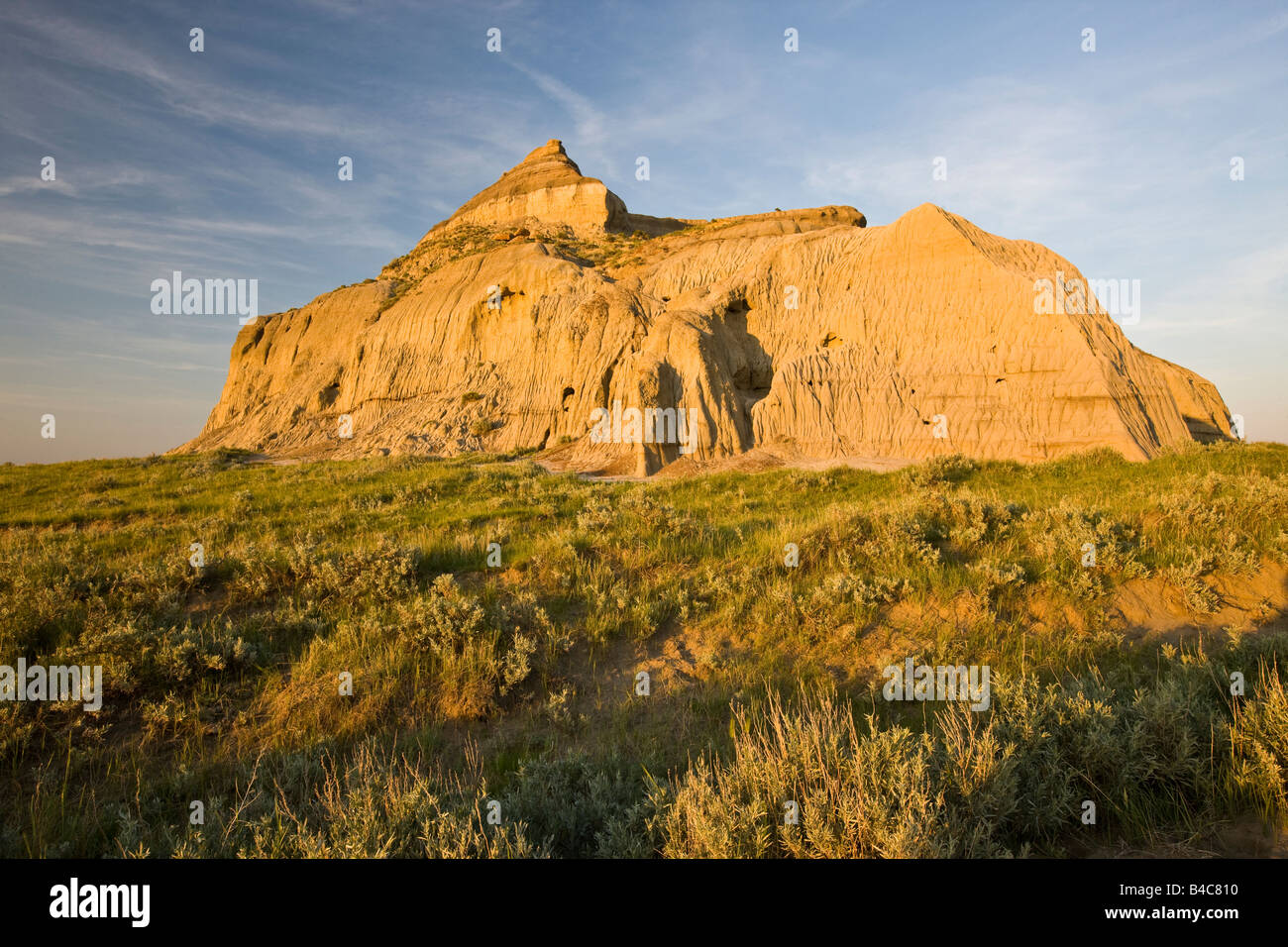 Schloss Butte während des Sonnenuntergangs in der Big Muddy Badlands, südlichen Saskatchewan, Kanada. Stockfoto