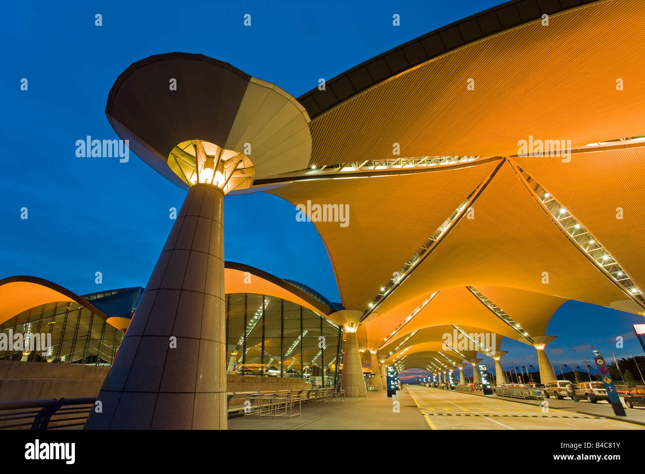 Asien, Malaysia, Kuala Lumpur, Kuala Lumpur International Airport, KLIA, moderne Außenarchitektur Stockfoto