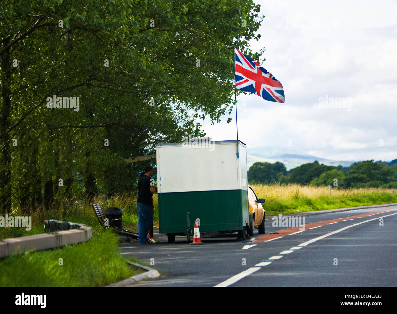 Kleines Straßencafé Truckstop in einem Lay-by auf einer Straße in England, Großbritannien Stockfoto