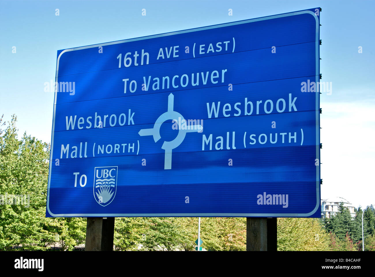 Reflektierende Kontrolle Kreisverkehr Verkehrszeichen an der University of British Columbia Stockfoto