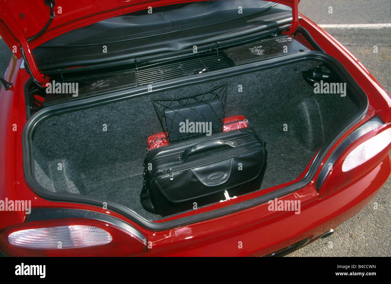 Auto, Rover MG MGTF, Cabrio, Modell Jahr 2002-, rot, Blick ins Boot, Technik/Zubehör, Zubehör Stockfoto
