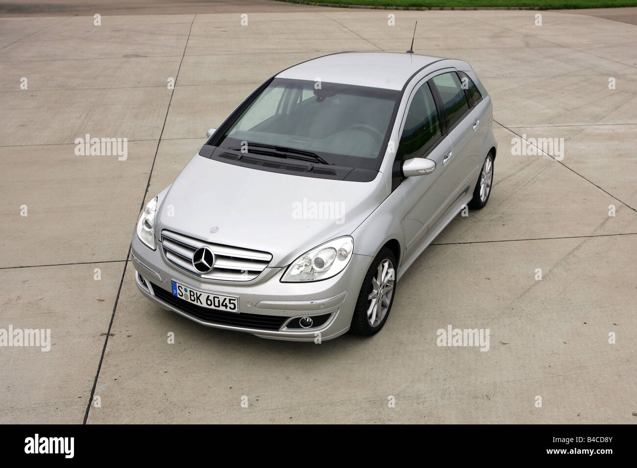 Auto Mercedes B 200 Cdi B Klasse Modelljahr 2005 Silber Van Fahren Schrag Von Vorne Oben Frontale Ansicht Foto Stockfotografie Alamy