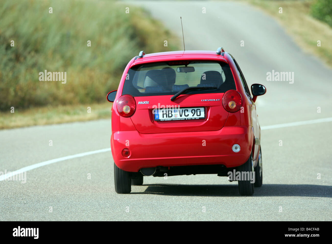 Auto, Chevrolet Matiz 1.0, Limousine, Miniapprox.s, Modell Jahr 2005-rot,  fahren, diagonal von der Rückseite, hintere Ansicht Land ro Stockfotografie  - Alamy