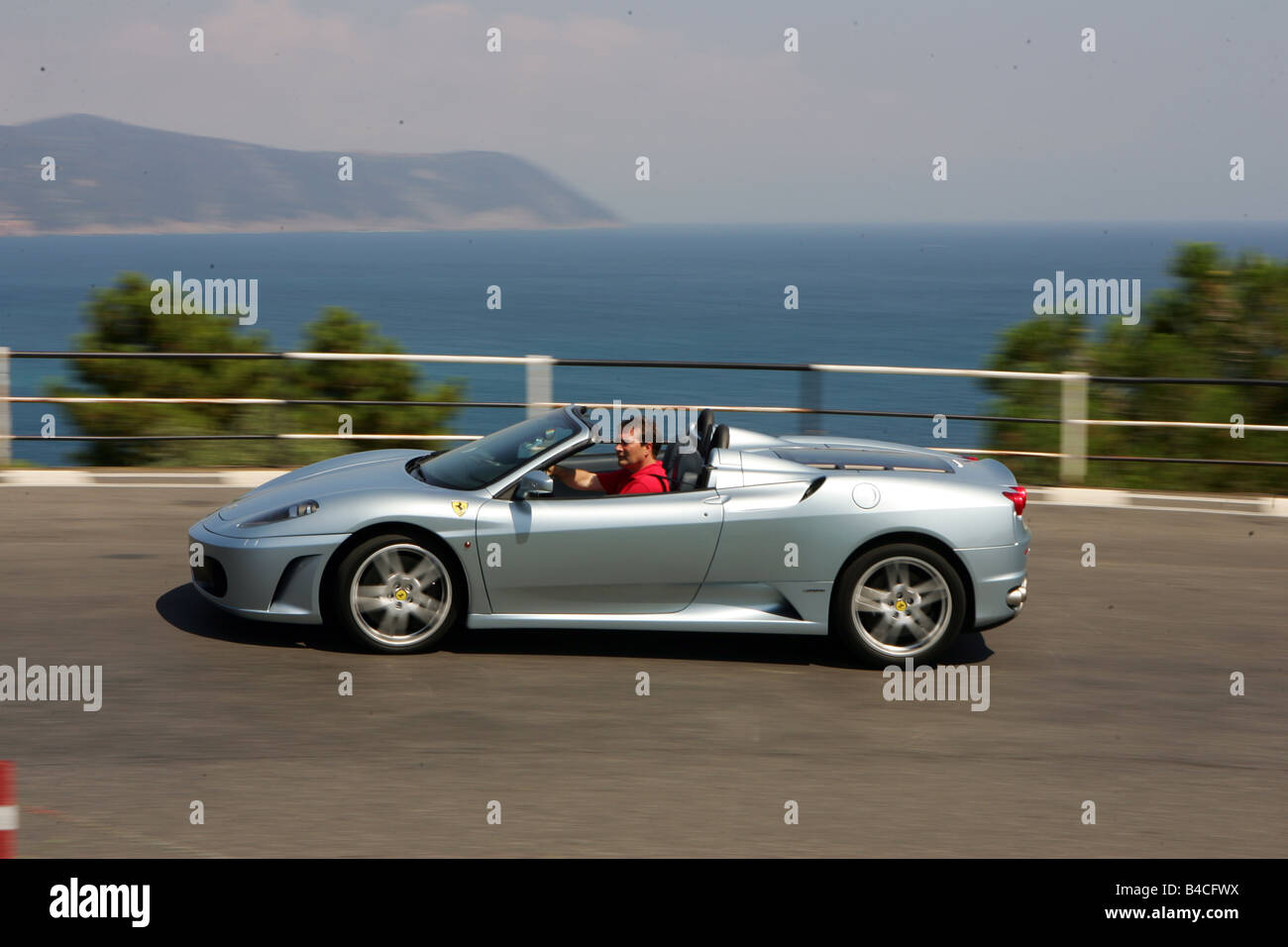 Auto, Ferrari F430 Spider F1, Modelljahr 2005-Silber, Cabrio, Auto, side View, Landstraße, landsapprox.e, oben offen Stockfoto
