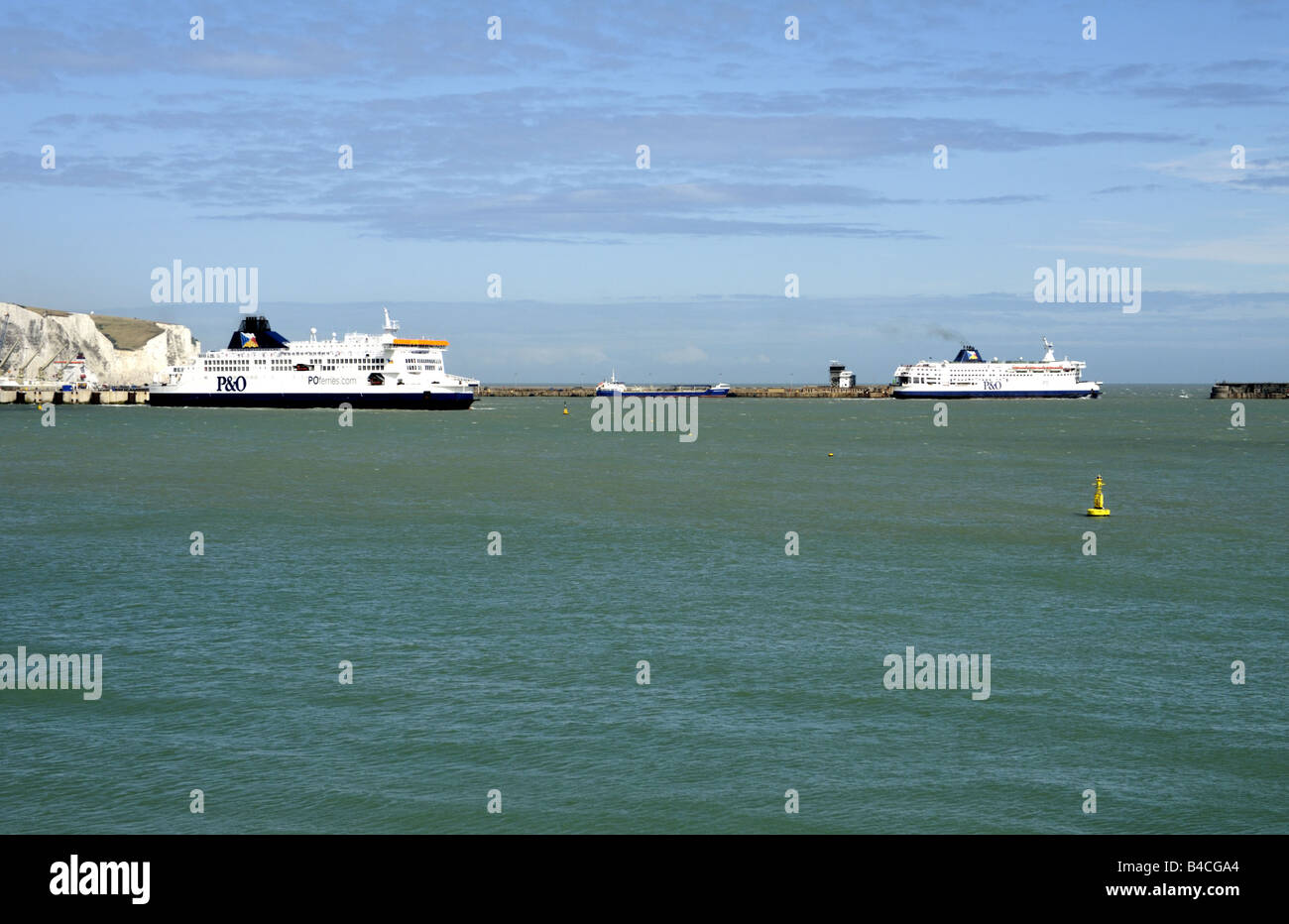 Zwei P & O Fähren Fährhafen Dover Eastern Docks UK Stockfoto