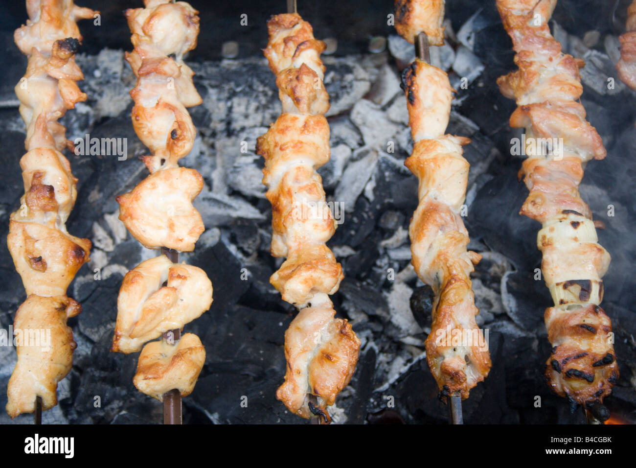 Spieß mit frischen heißen Schaschlik Stockfoto