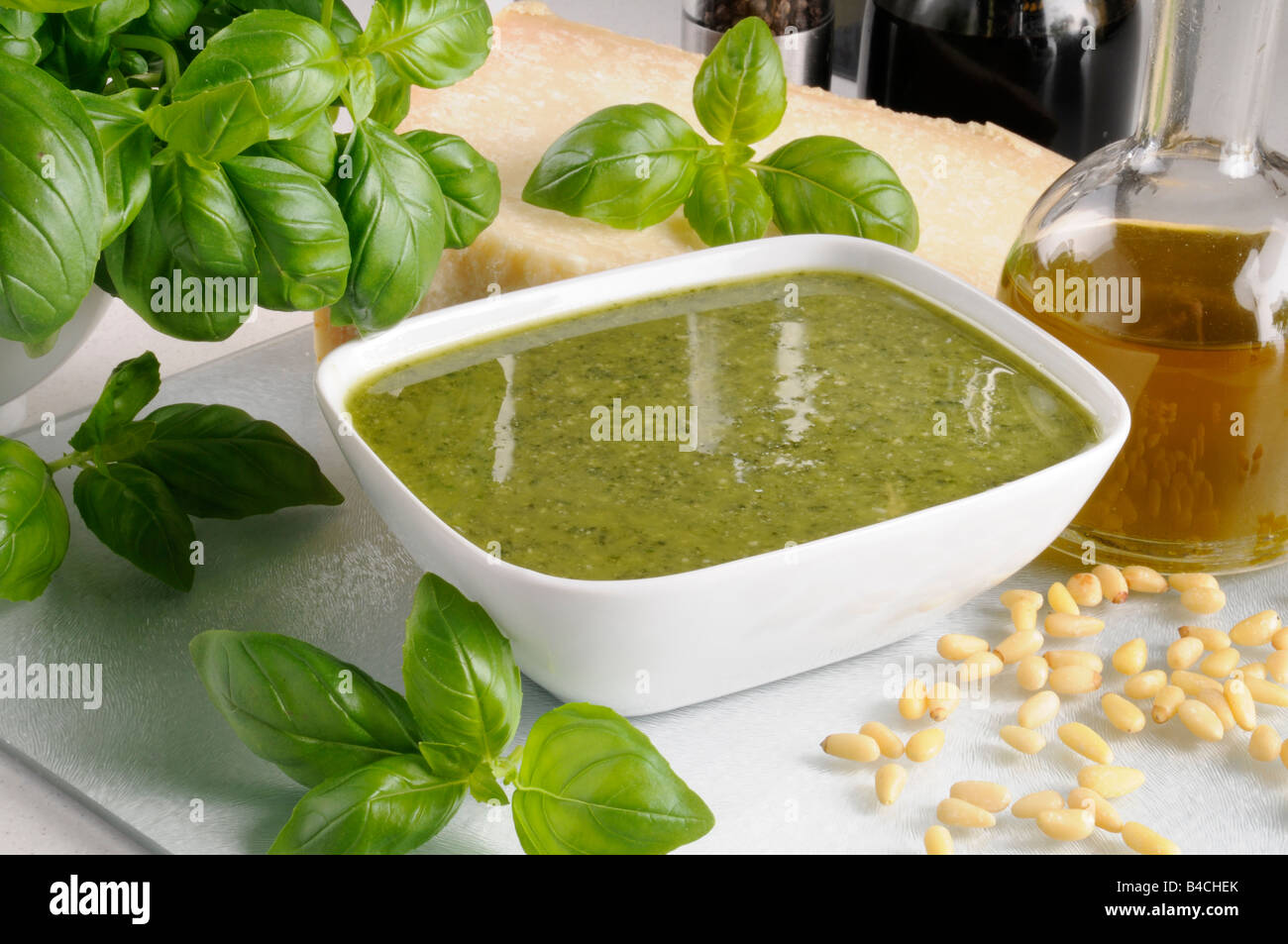 ITALIENISCHE PESTO-SAUCE Stockfoto