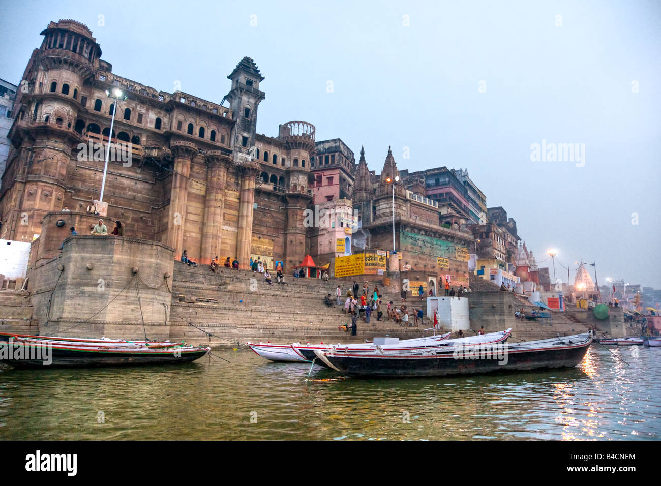 Ansicht von Varanasi aus dem Gange Fluss Indien Stockfoto