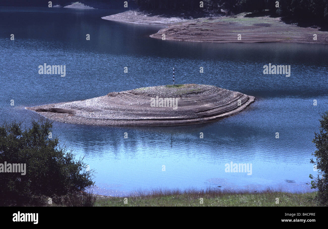 Unteren Crystal Springs Reservoir Teil von San Francisco s Wasserversorgung Trockenheit Kalifornien USA Stockfoto