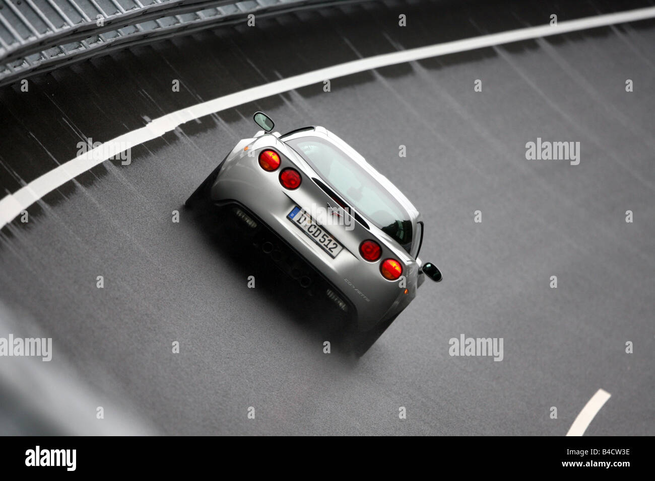 Corvette Z06, Modell 2006-Silber, fahren, diagonal von hinten, hinten Jahresansicht, Teststrecke Stockfoto