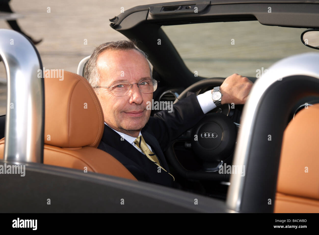 Audi-Designer Walter de Silva, sitzt in der neue Audi TT Roadster, Bj. 2007-Silber Stockfoto