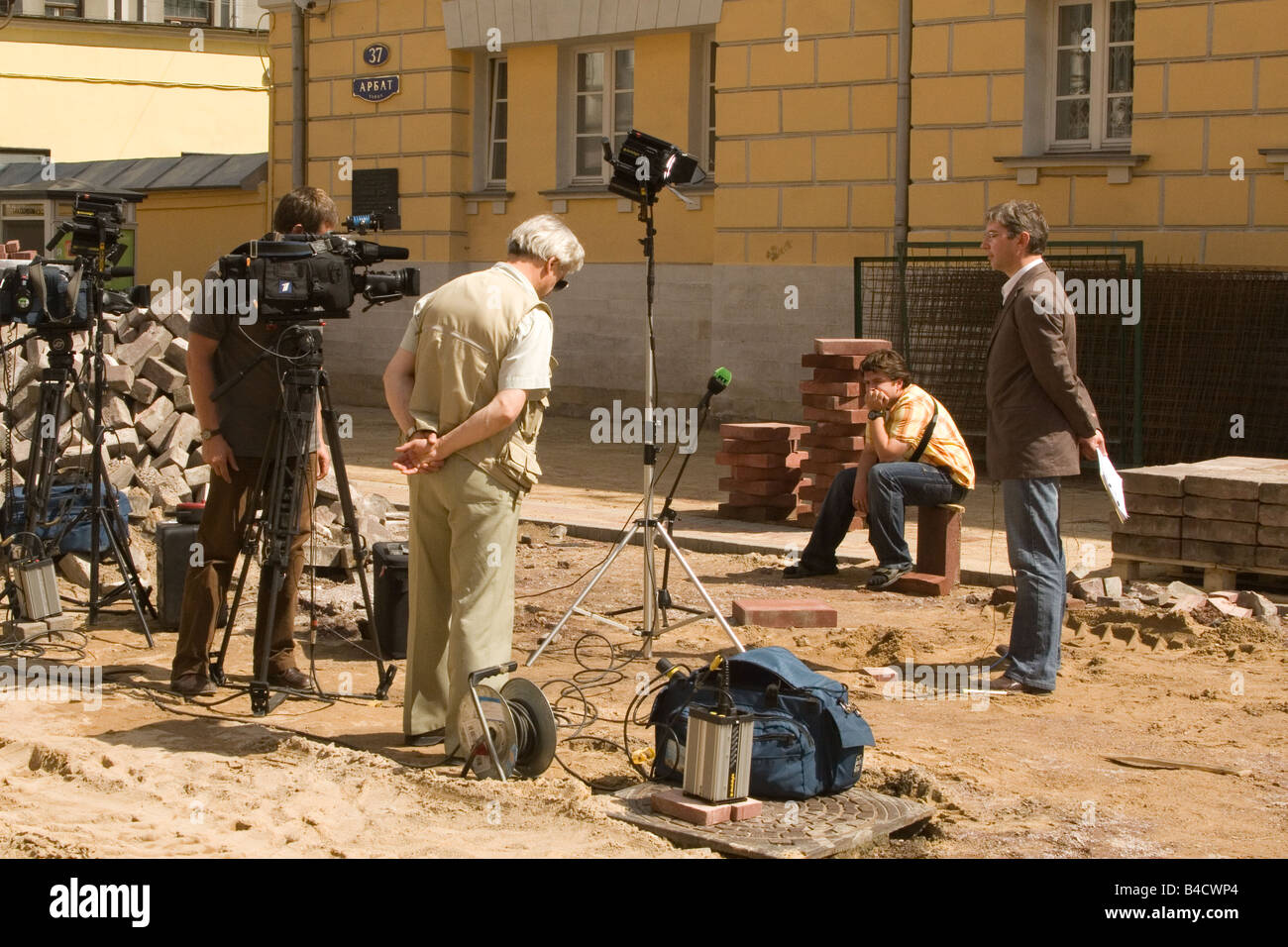 Fernsehteam Filmen am Arabat Straße in Moskau, Russland Stockfoto