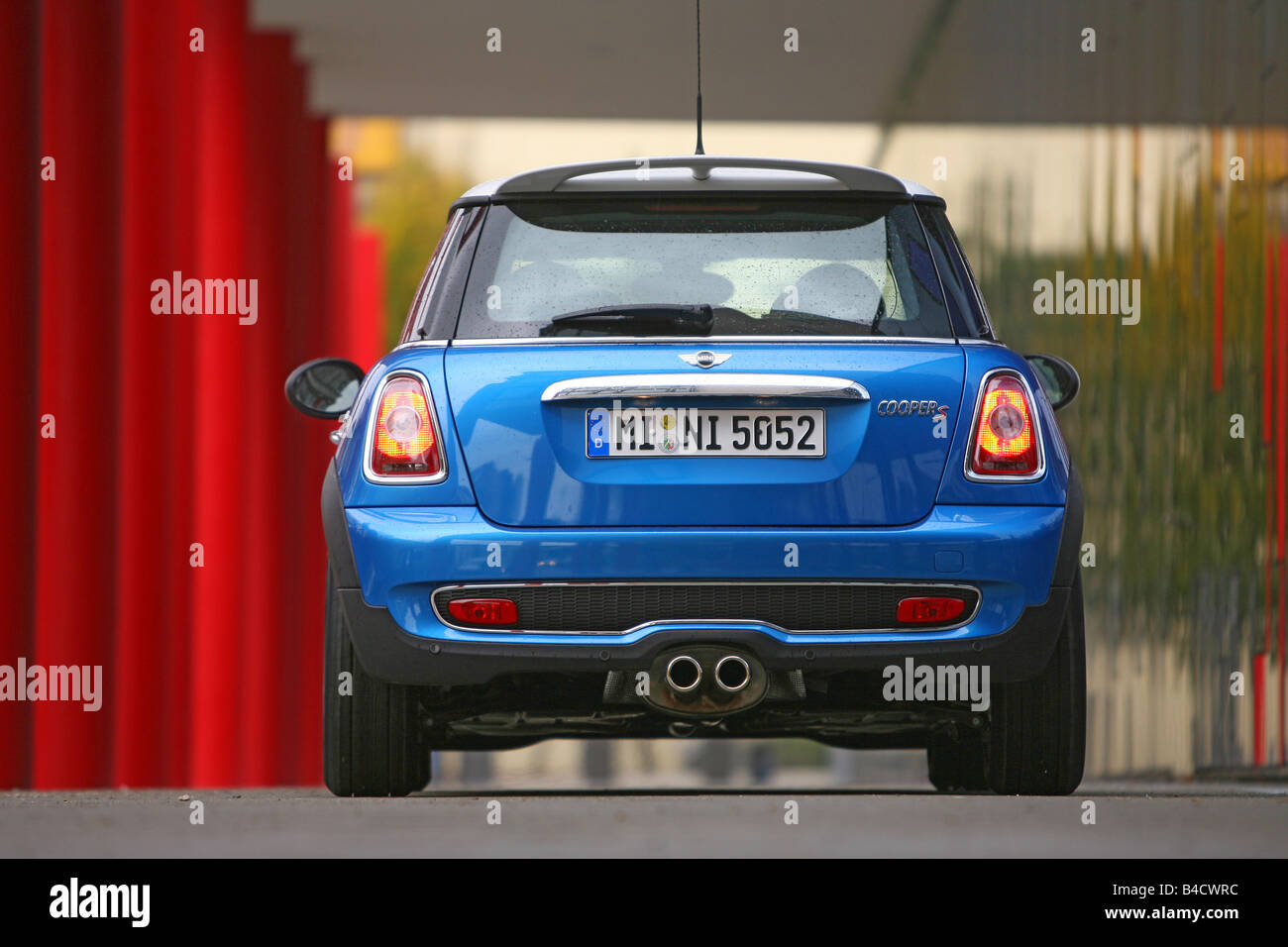 Mini Cooper S Modell Jahr 06 Blaue Bewegenden Blick Vom Innenraum Innere Ansicht Geschwenkt Schuss Verwischt Aus Sicht Des Fahrers Stockfotografie Alamy