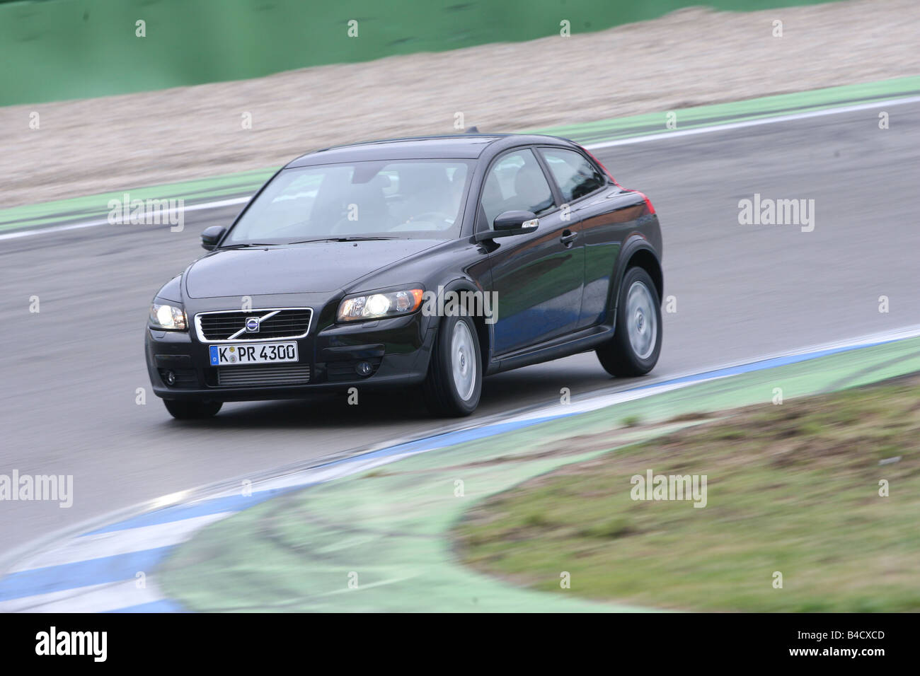 Volvo C30 2,0 D Momentum, Modell Jahr 2006-, schwarz, fahren, schräg von vorne, Vorderansicht, Einfahr-und Prüfstrecke Stockfoto