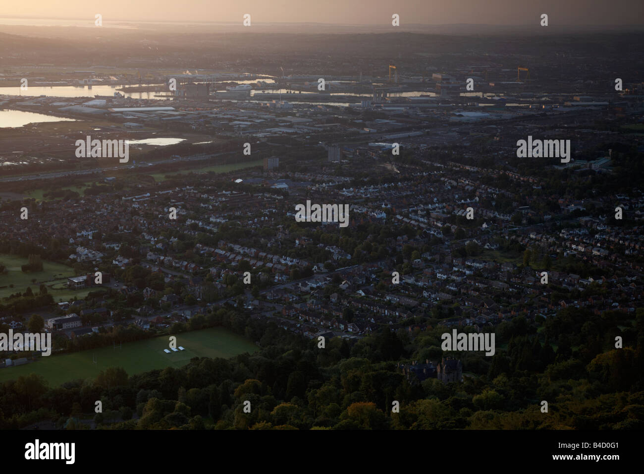 Ansicht von oben der Cave Hill mit Blick auf Belfast Belfast Nordirland Vereinigtes Königreich Stockfoto