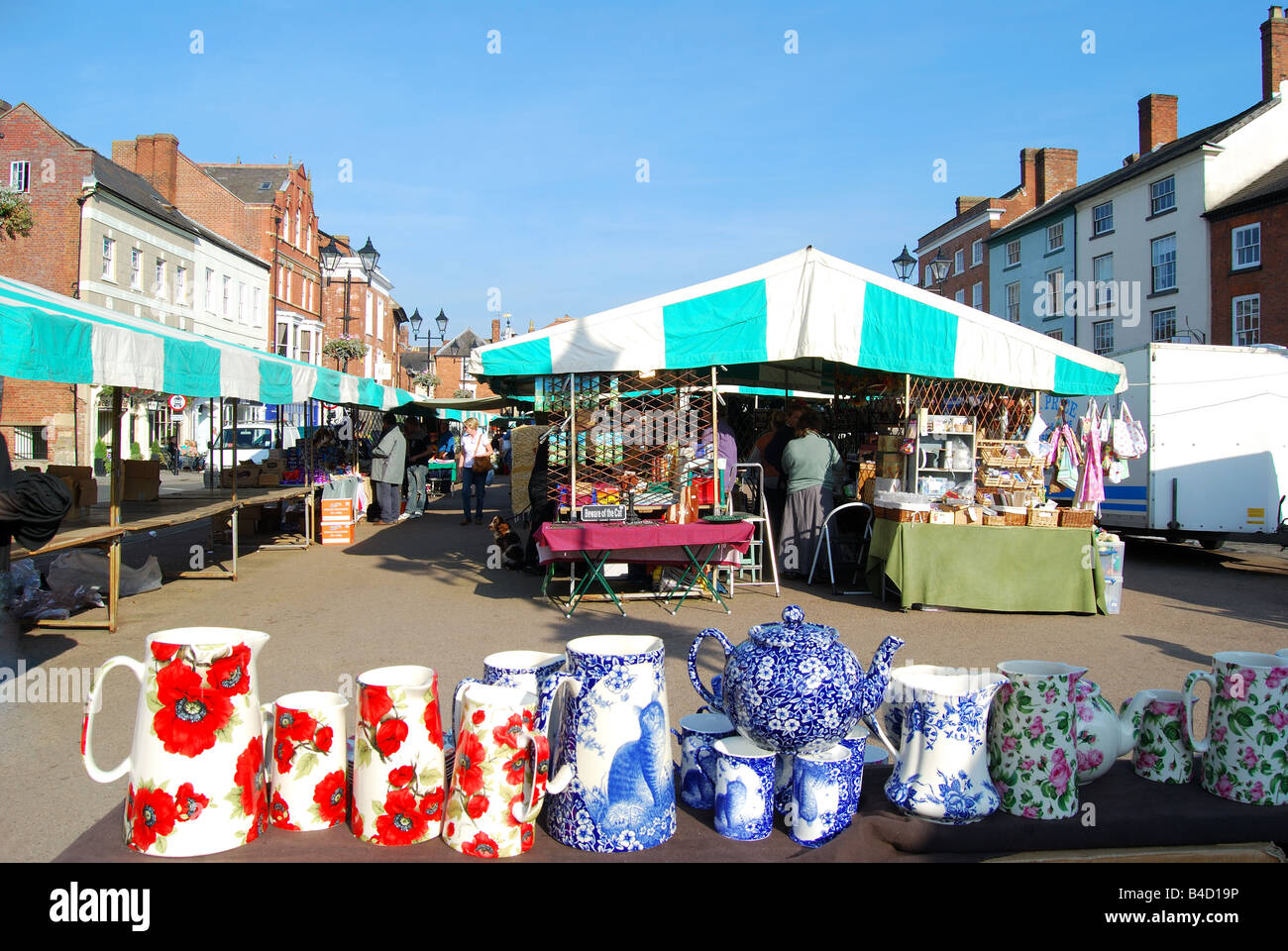 Markt im Freien, Castle Square, Ludlow, Shropshire, England, Vereinigtes Königreich Stockfoto