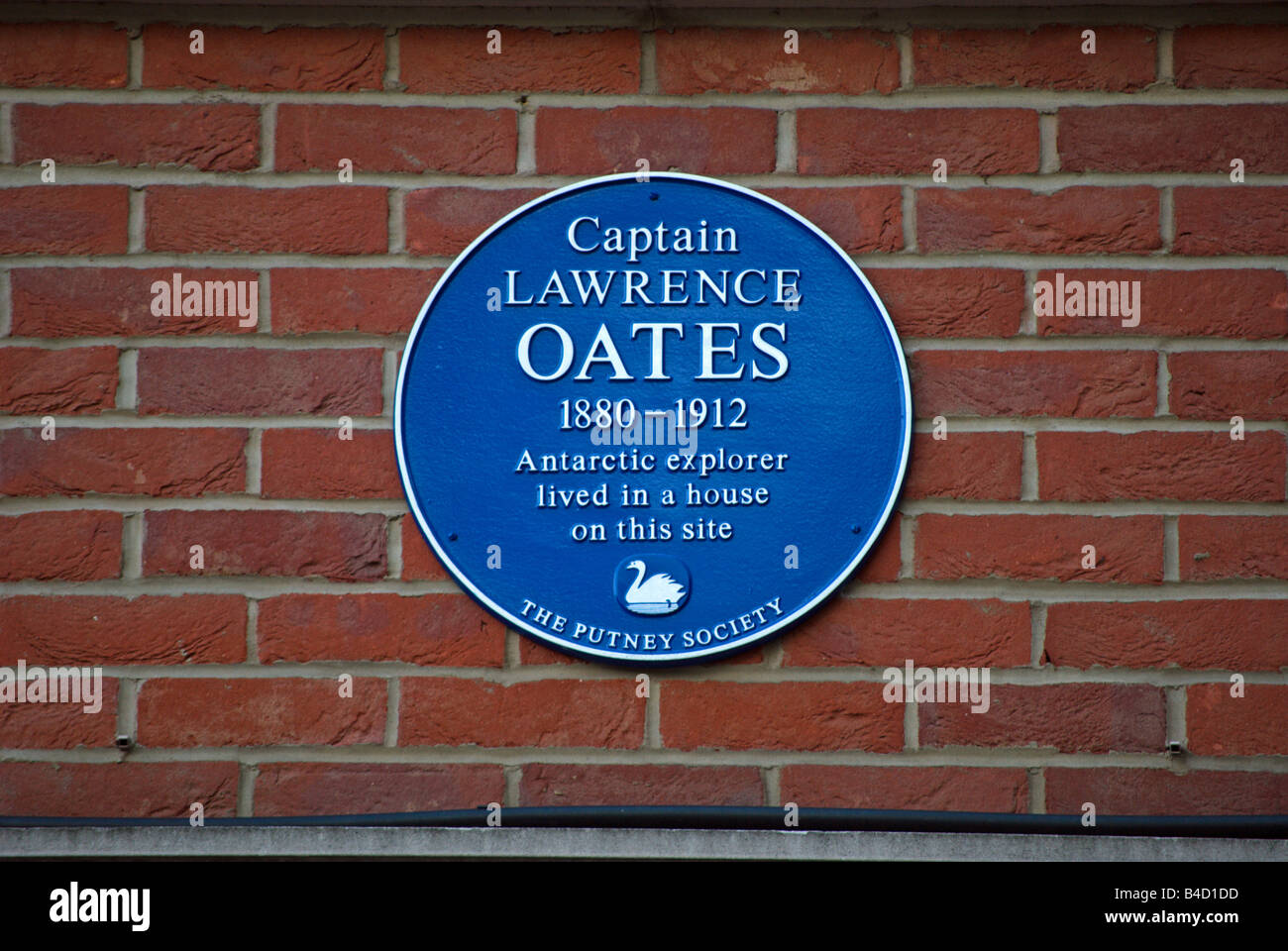 blaue Plakette, die Kennzeichnung der Website von einem ehemaligen Wohnhaus des antarktischen Explorer Lawrence Oates, in Putney, Südwesten von London, England Stockfoto