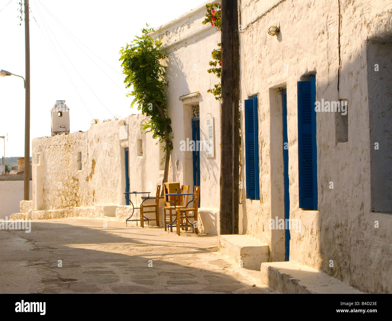 Eine rustikale Straße in Agios Georgios oder Panagia auf der griechischen Insel Iraklia Stockfoto