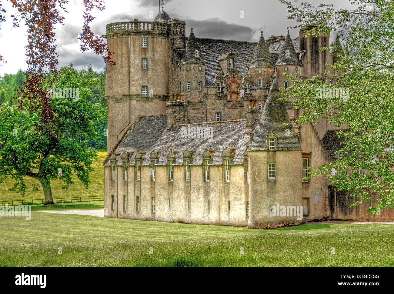 Castle Fraser von der Seite Stockfoto