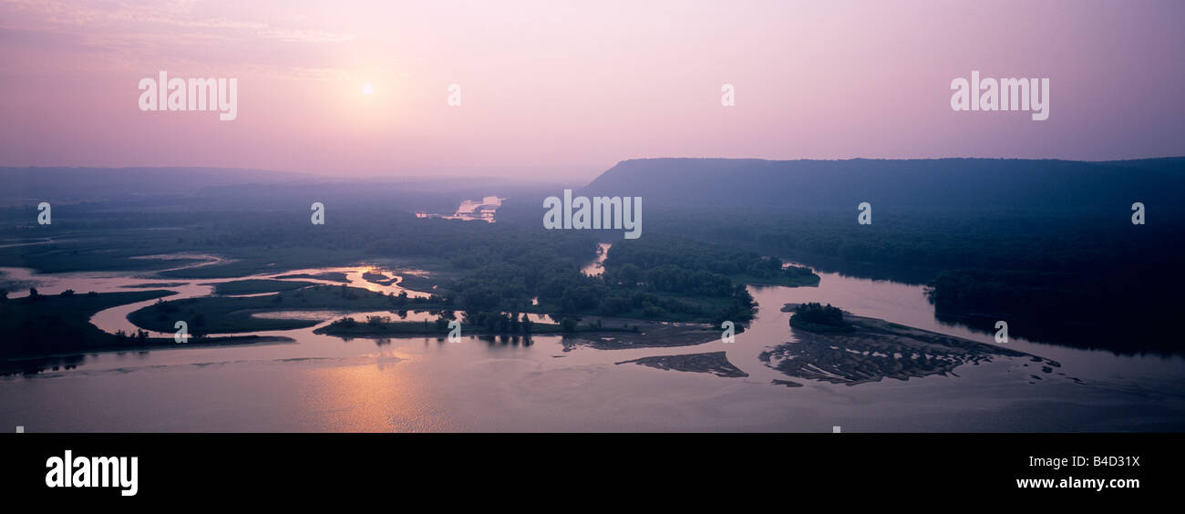 Nebligen Morgen über den Mississippi River oberen Mississippi River National Fish und Wildlife Refuge Pikes Peak State Park-Iowa Stockfoto