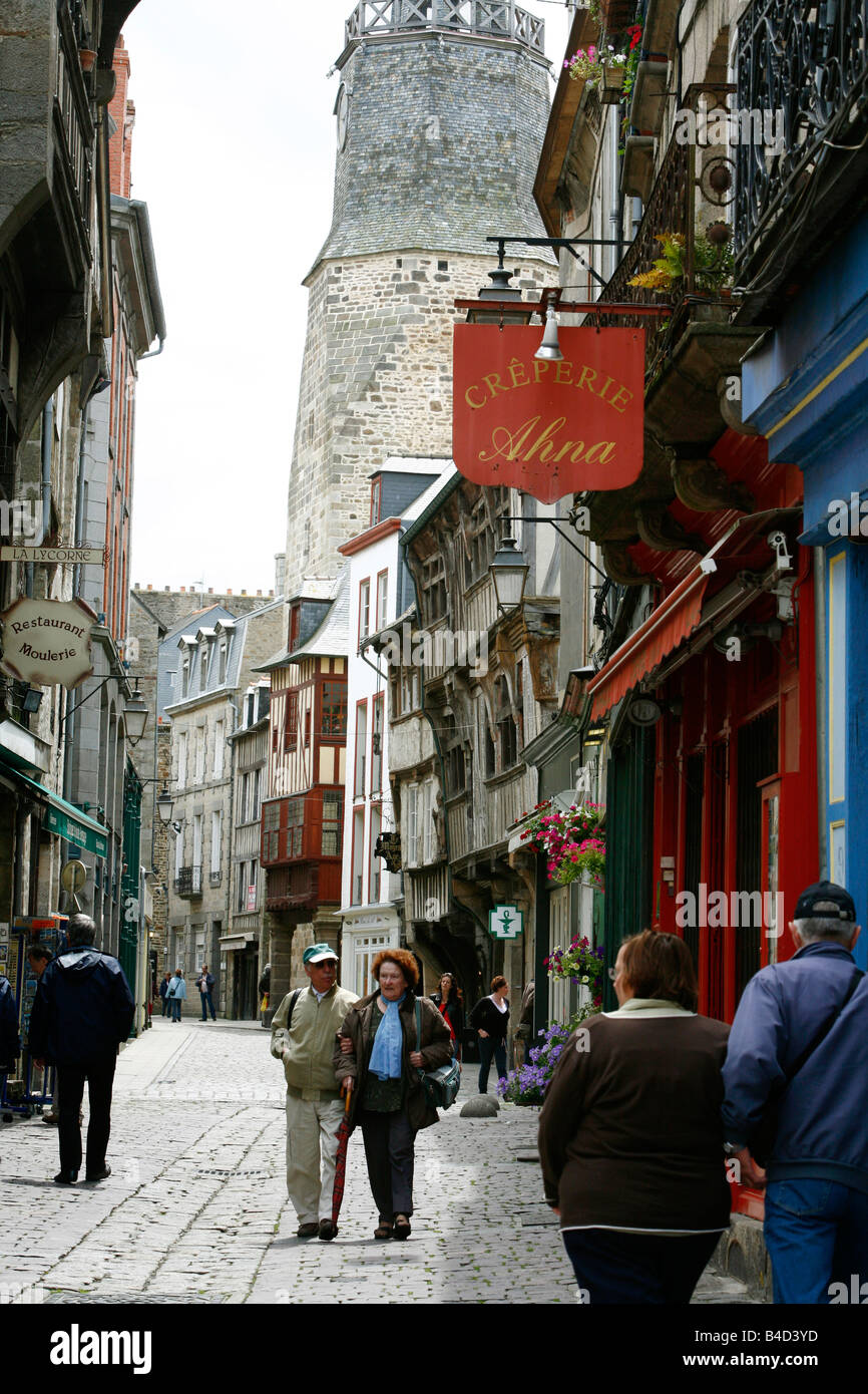 Juli 2008 - Fachwerkhäusern in der Altstadt von Dinan Brittany France Stockfoto