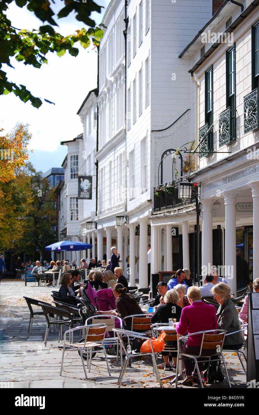 Geschäfte und Restaurants, die Pantiles, Royal Tunbridge Wells, Kent, England, Vereinigtes Königreich Stockfoto