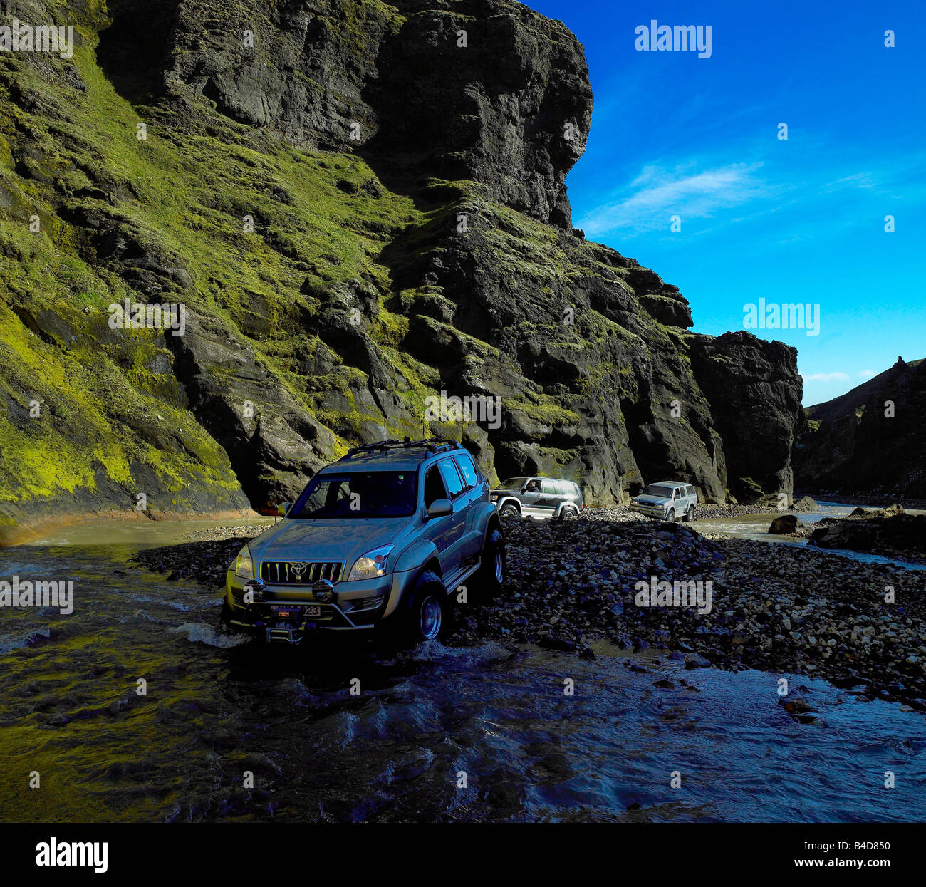 Jeeps über Fluss, Hochland, Island Stockfoto