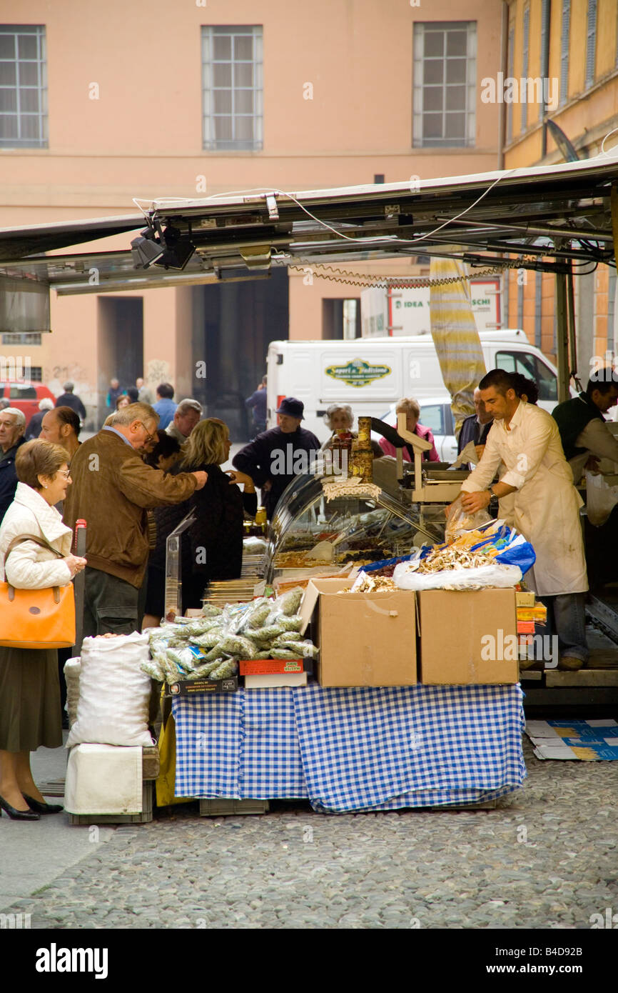 Wochenmarkt der Stadt Cremona Lombardia Italien öffnen Stockfoto