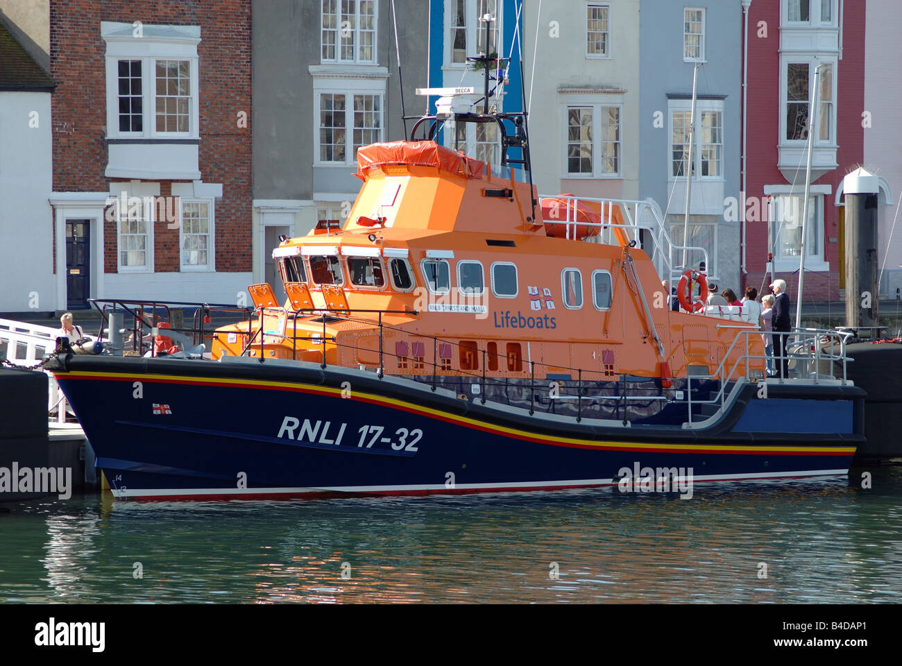 Rettungsboot vertäut am Weymouth, Dorset, England, UK Stockfoto