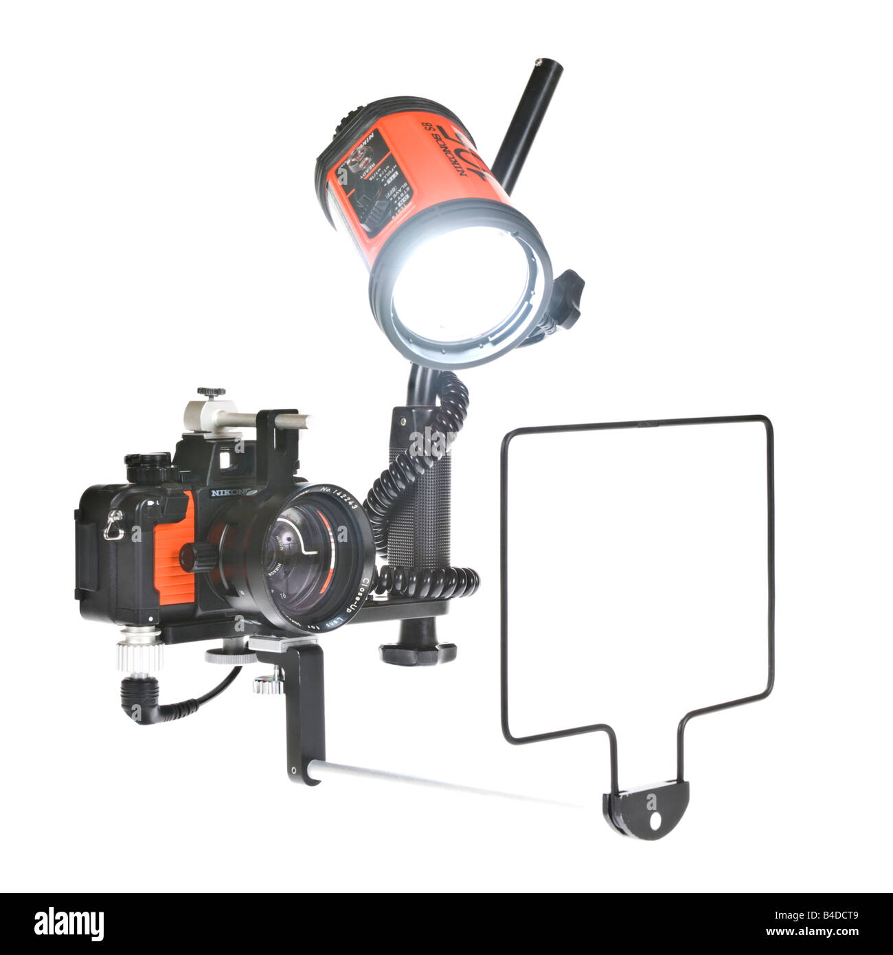 Ein Nikonos V Unterwasser-Kamera einrichten mit 35mm-Objektiv, Nahaufnahme Kit + SB105 Blitz auf reinem weiß (255) Hintergrund. Stockfoto
