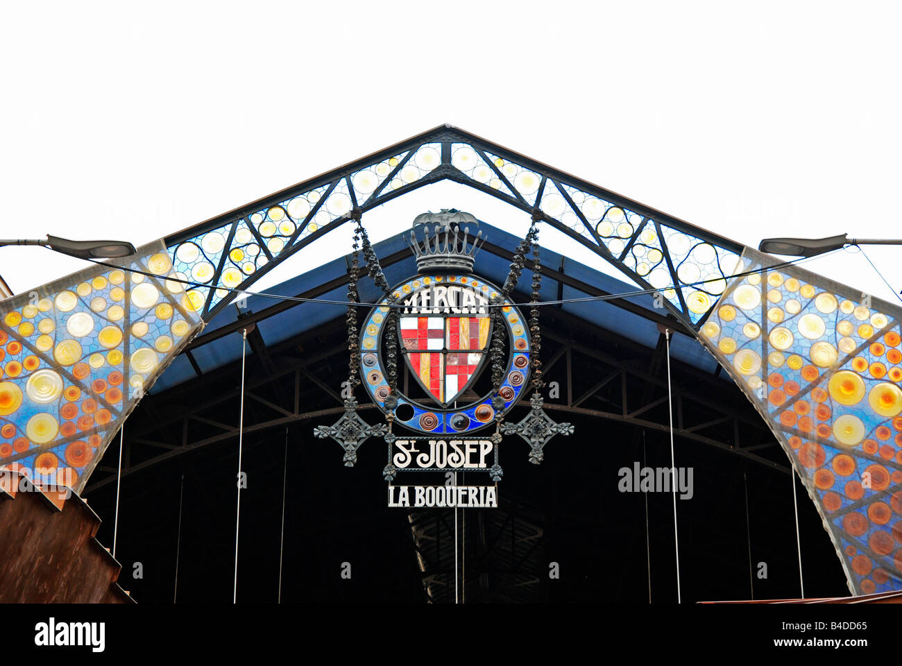 das Schild über dem Eingang zu la Boqueria Markt, Barcelona, Spanien Stockfoto