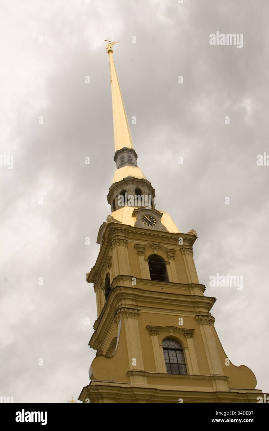 Die Nadel und der Glockenturm der Kathedrale von St. Peter und Paul in St. Petersburg, Russland Stockfoto