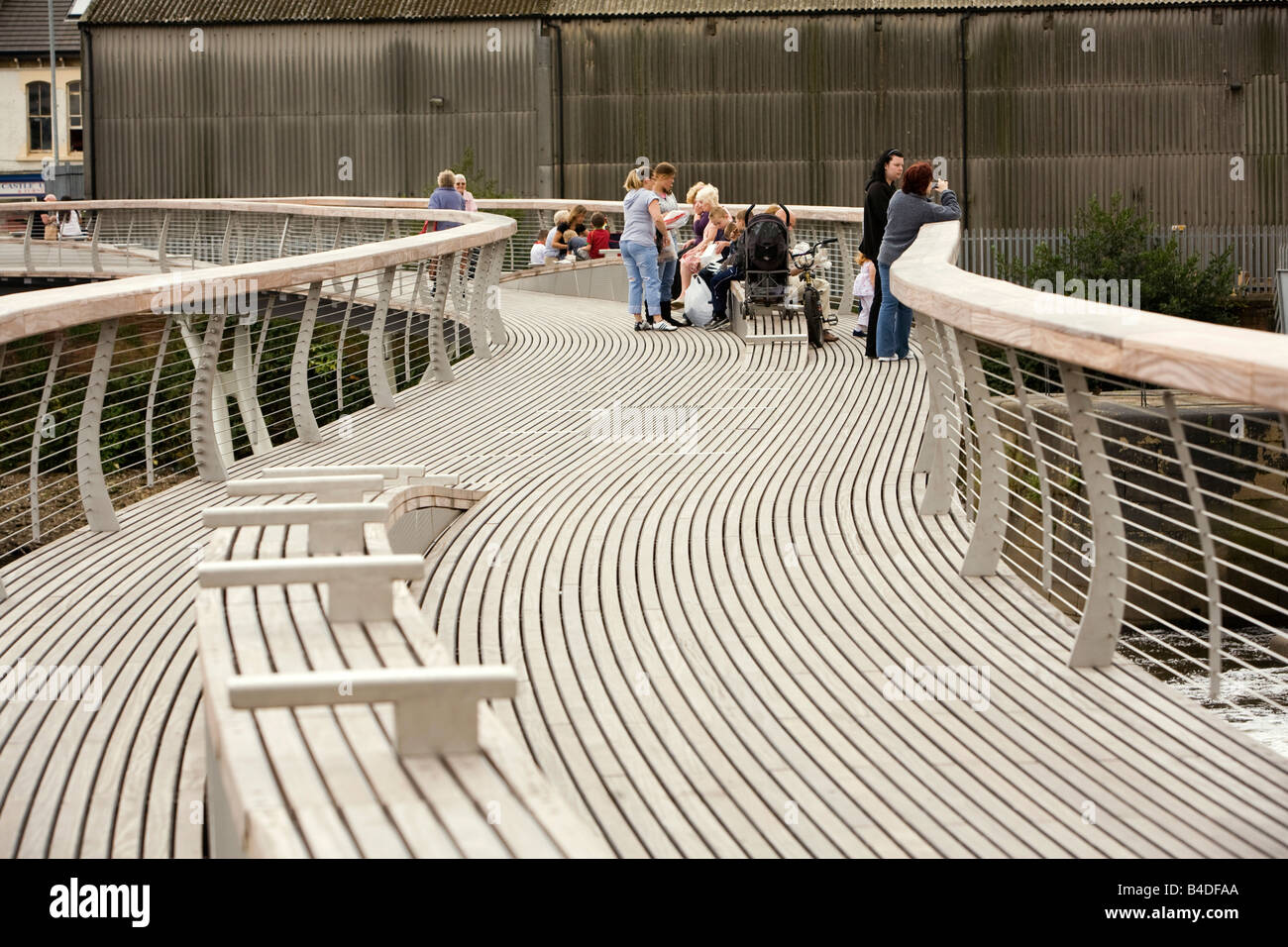 UK Yorkshire Castleford Grand Designs große Stadt Plan neue Fußgängerbrücke über den Fluss Aire Stockfoto