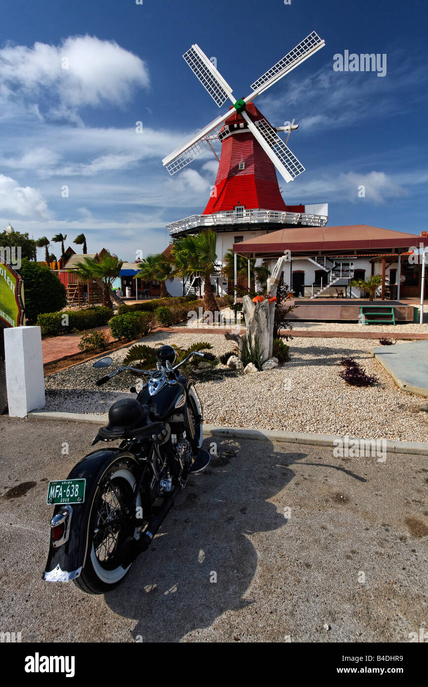 West Indies Aruba The Mill holländische Windmühle De Olde Molen Motorrad Harley Davidson Stockfoto