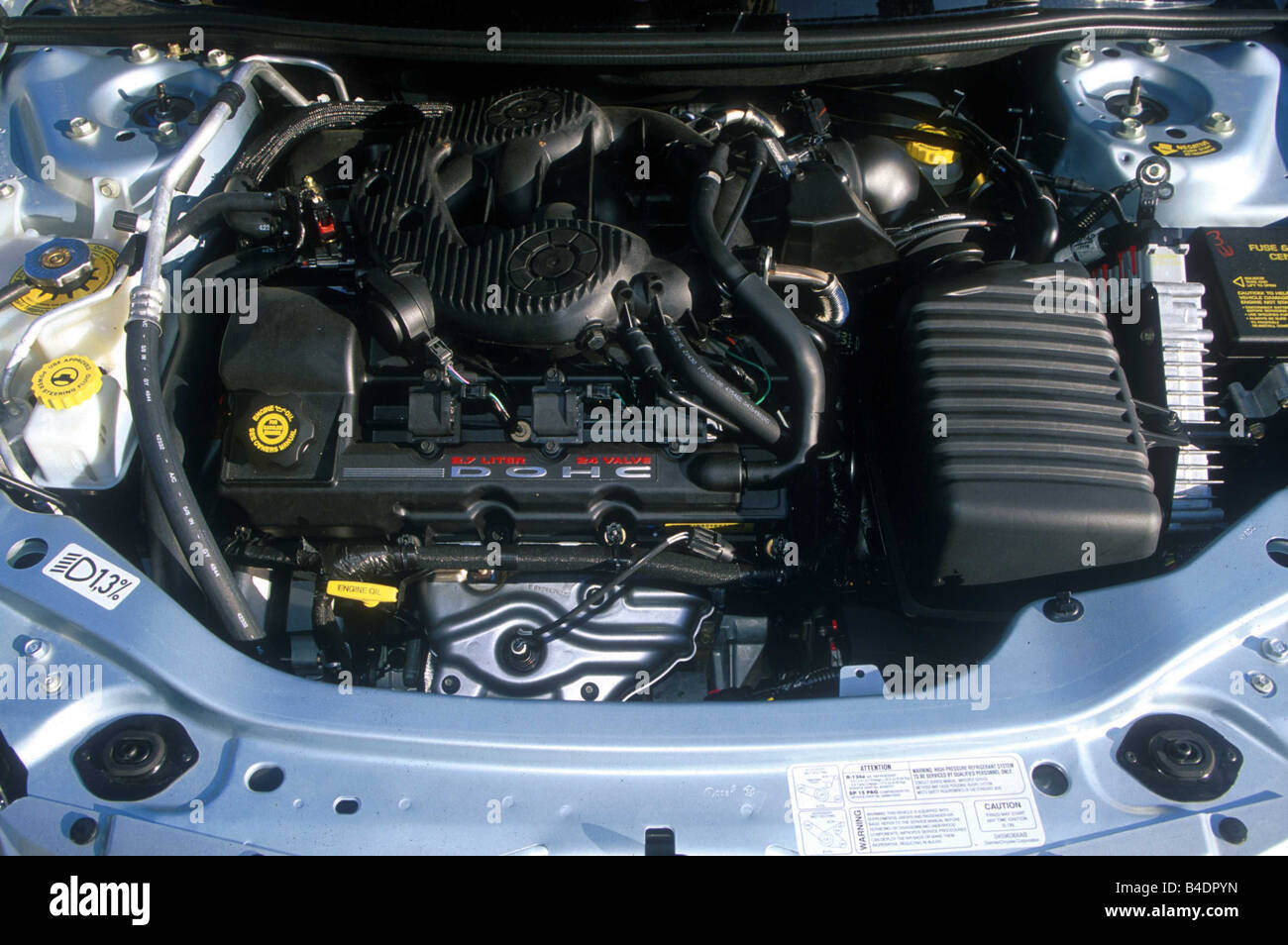 Auto, Chrysler Sebring Cabrio, Modell 2001-Silber, Jahresansicht im Motorraum, Motor, Technik/Zubehör, Zubehör Stockfoto