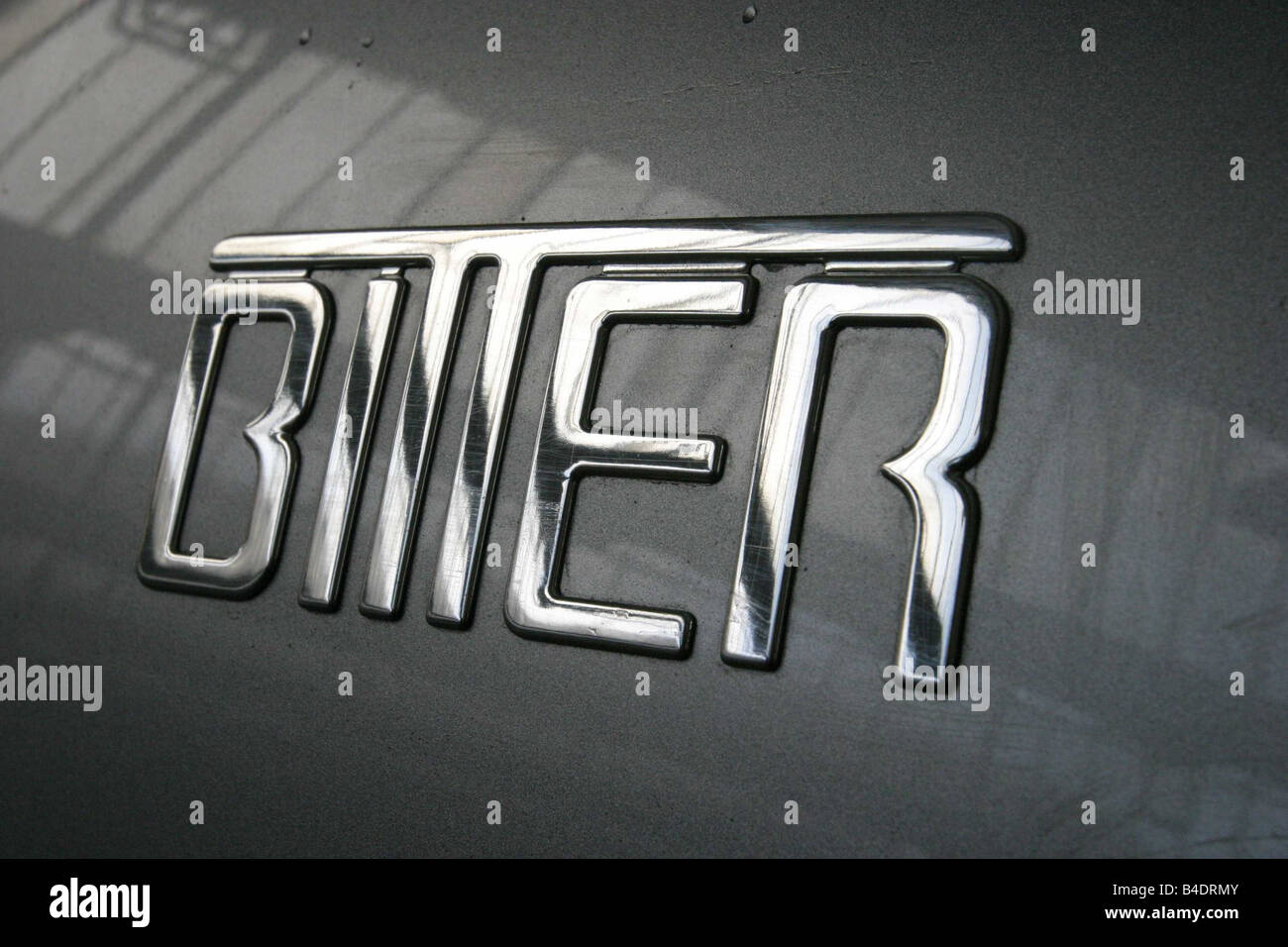 Auto, V8 Coupé-Konzept von Erich Bitter, Silber, Roadster, Baujahr 2003, 340 PS, 5,665 Cms, € 112,520,--, Detailansicht, Logo Stockfoto