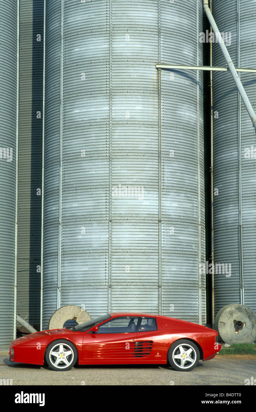 Auto, Ferrari Testarossa, Roadster, rot, Baujahr 1984-1991, 390 PS, Höchstgeschwindigkeit 290 km/h, Coupe/Coupe, stehend, Uph Stockfoto