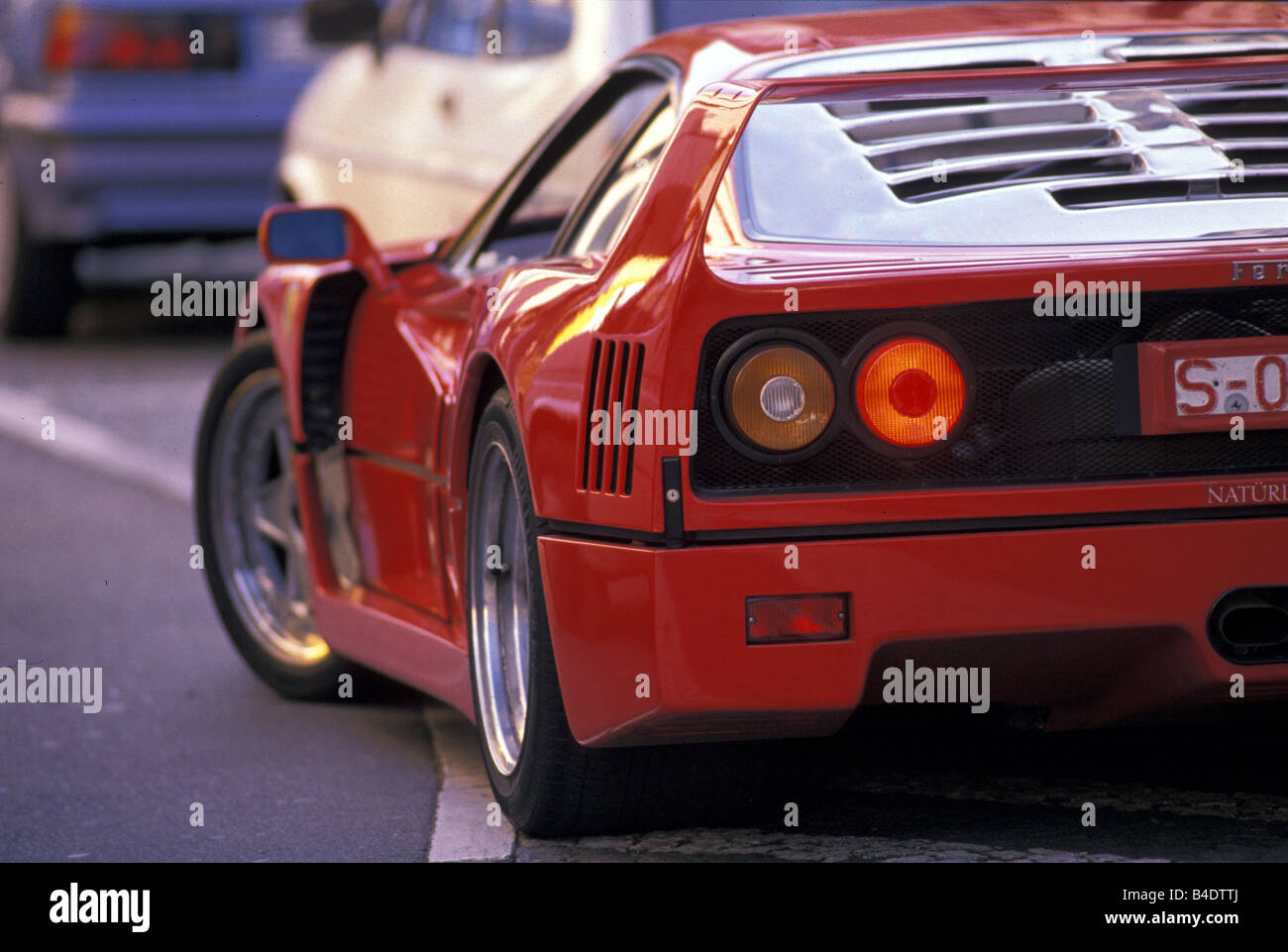 Auto, Ferrari F40, Roadster, Coupé/Coupe, rot, Baujahr 1988-1989, stehend, Wahrung, hintere Ansicht, Detailansicht Stockfoto