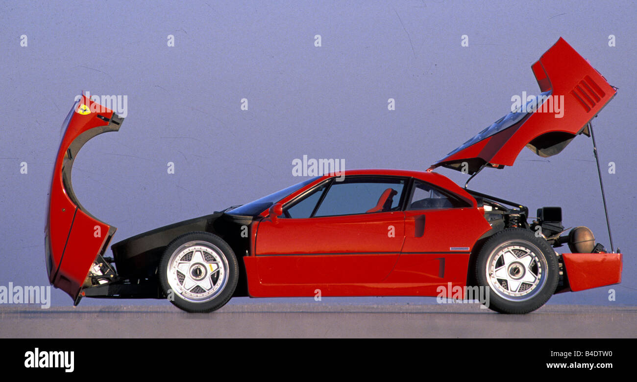 Auto, Ferrari F40, Roadster, Coupé/Coupe, rot, Baujahr 1988-1989, stehend, Wahrung, seitliche Ansicht, offen Stockfoto