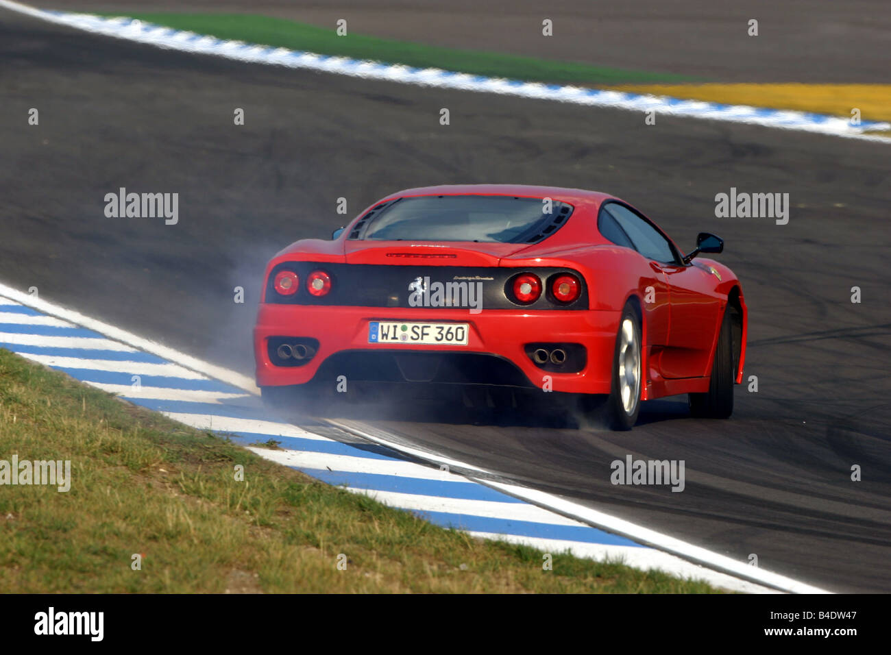 Auto, Ferrari 360 Challenge Stradale, Roadster, Coupé/Coupe, rot, fahren, Teststrecke, testen, Drift, driften, diagonal von der b Stockfoto