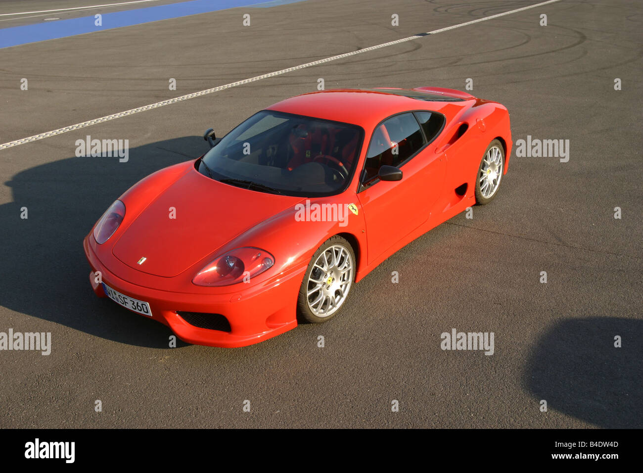 Auto, Ferrari 360 Challenge Stradale, Roadster, Coupé/Coupe, rot, stehend, Wahrung, schräg von vorne/oben Stockfoto