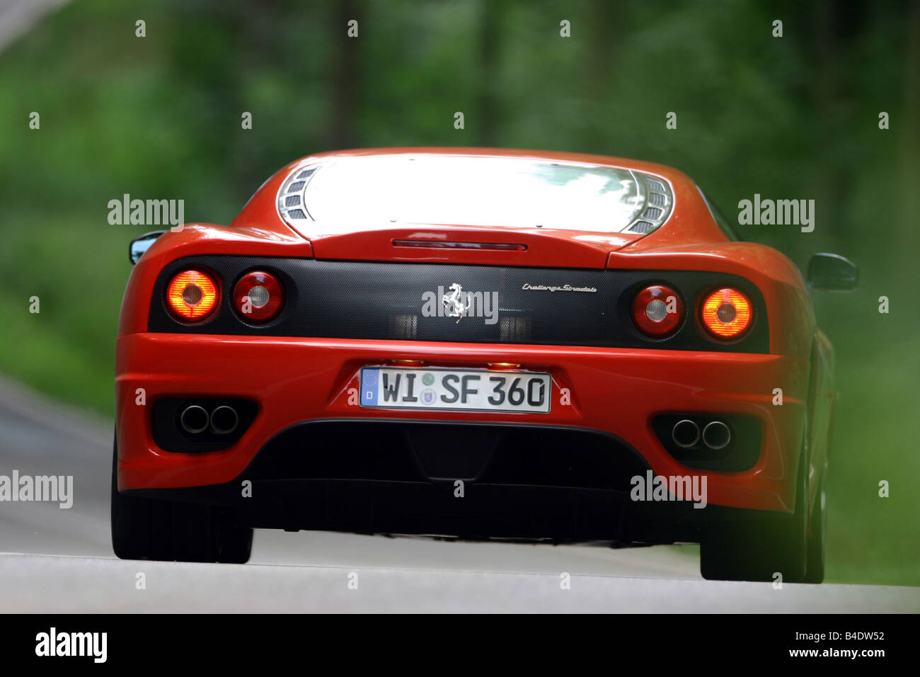 Auto, Ferrari 360 Challenge Stradale, Roadster, Coupé/Coupe, rot, stehend, Aufrechterhaltung, Landstraße, Ansicht von hinten Stockfoto