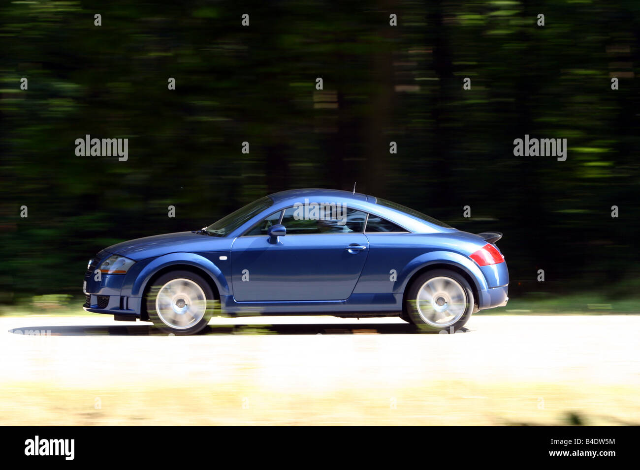Auto, Audi TT 3.2, Coupe, Roadster, Baujahr 2003-blau bewegt