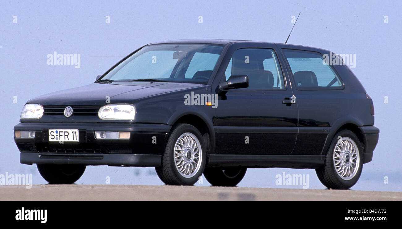 Auto, VW Volkswagen Golf III, Limousine, untere mittlere Klasse, dunkelblau, Baujahr 1991-1997, stehend, Wahrung, diagonal Stockfoto